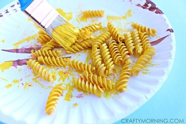 Поделки с детьми из макарон