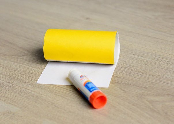 Пчелка из картонного рулона Пчелка из картонного рулона