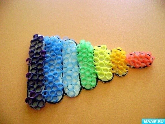 Мозаика из нарезанных коктейльных трубочек Мозаика из нарезанных коктейльных трубочек