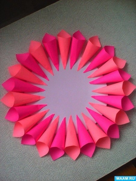 Радужные цветы из липких листочков Радужные цветы из липких листочков