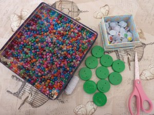 Змейки из пластиковых крышек