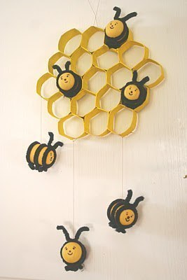 Поделка "пчелки в сотах"