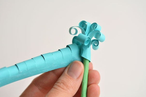 Поделки вместе с детьми: создаём весенние цветочки из бумаги Поделки вместе с детьми: создаём весенние цветочки из бумаги