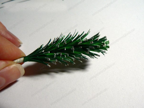 Новогодняя веточка из бумаги Новогодняя веточка из бумаги