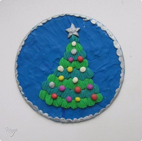 Пластилиновая ёлочка на старом диске