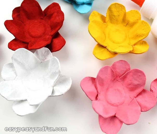 Цветочки из яичных лотков Цветочки из яичных лотков