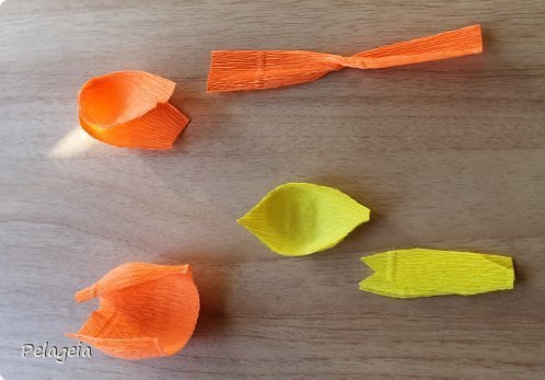 Нарциссы из гофрированной бумаги !