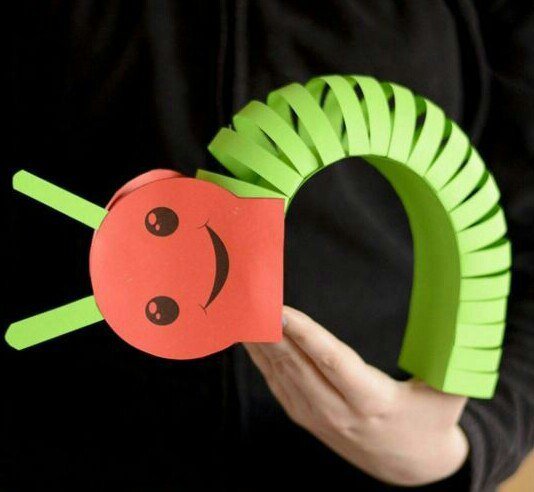 Поделка из бумаги "веселая гусеница" Поделка из бумаги "веселая гусеница"