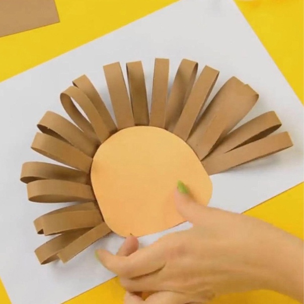  ежик из бумажных полосок.