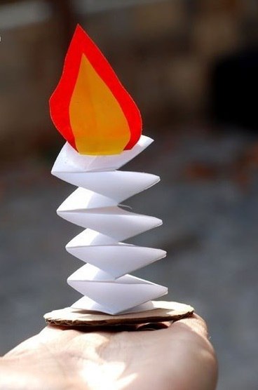  свечи из бумаги.