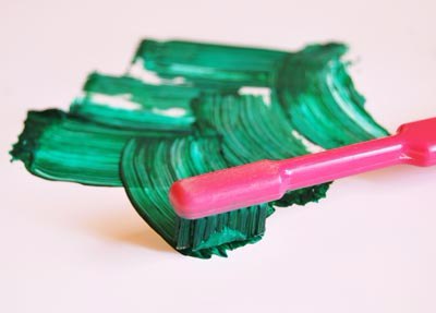 Рисуем с помощью зубной щетки. Рисуем с помощью зубной щетки.