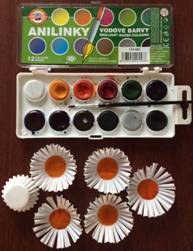 Аппликация из бумажных формочек для кексов