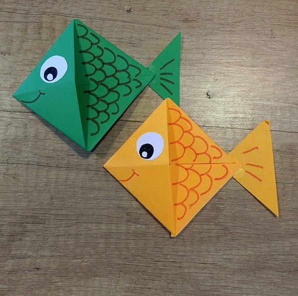 Поделки из бумаги. рыбка-закладка, сделанная из полоски бумаги. подробный мастер класс по изготовлен