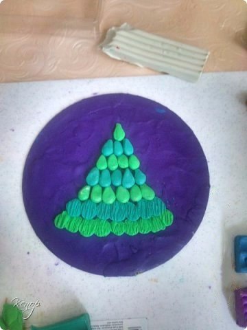 Пластилиновая ёлочка на старом диске