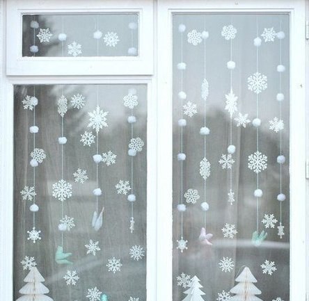 Украшаем окна снежком
