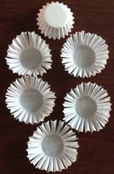 Аппликация из бумажных формочек для кексов