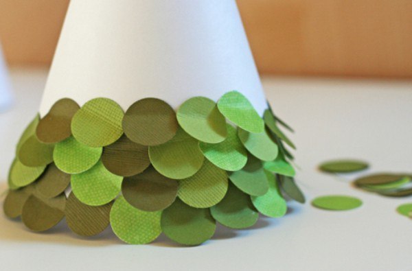 Простая елочка из конуса Простая елочка из конуса