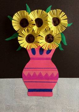 Аппликация из бумажных формочек для кексов