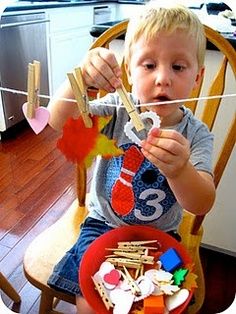 Эти игры, очень хорошо развивающие моторику, может сделать каждая мама без особых затрат из бросовог