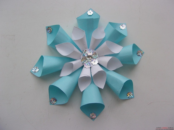 Снежинки из бумаги. мастер-класс Снежинки из бумаги. мастер-класс