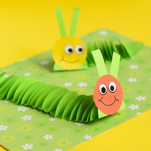 Гусеница из цветной бумаги Гусеница из цветной бумаги