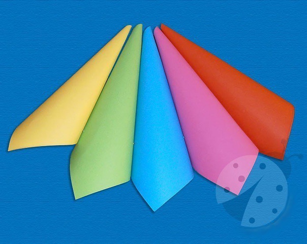 Объемная аппликация из цветной бумаги