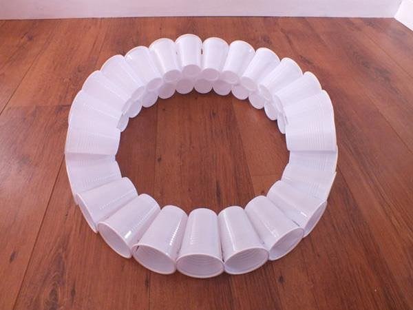 Снеговик из пластиковых стаканчиков