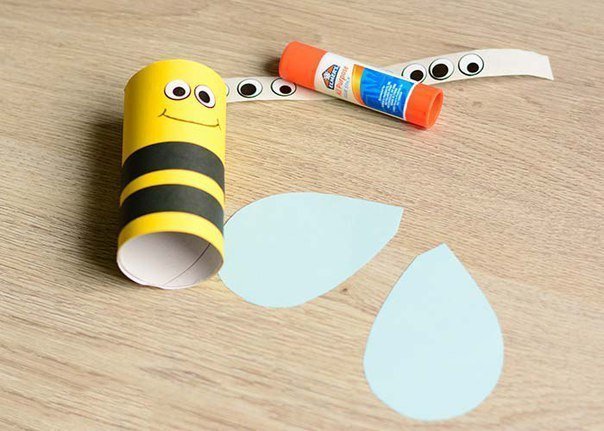 Пчелка из картонного рулона Пчелка из картонного рулона