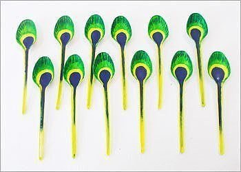 Павлин из пластиковых ложек и ватных палочек Павлин из пластиковых ложек и ватных палочек