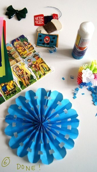 Яркие объемные снежинки