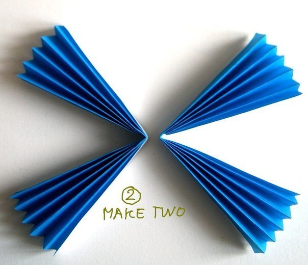 Яркие объемные снежинки