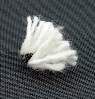 Овечка из пробки и ниток