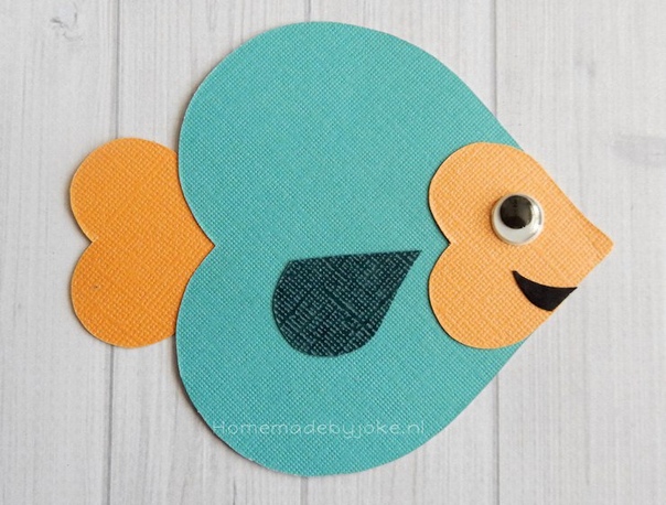 Творческое занятие для малышей "аппликация из сердечек"