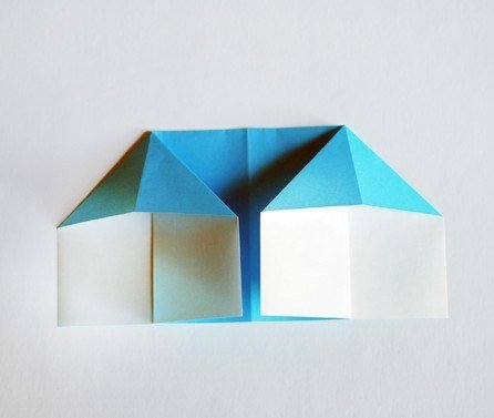 Оригами "домик" можно сделать из простой бумаги