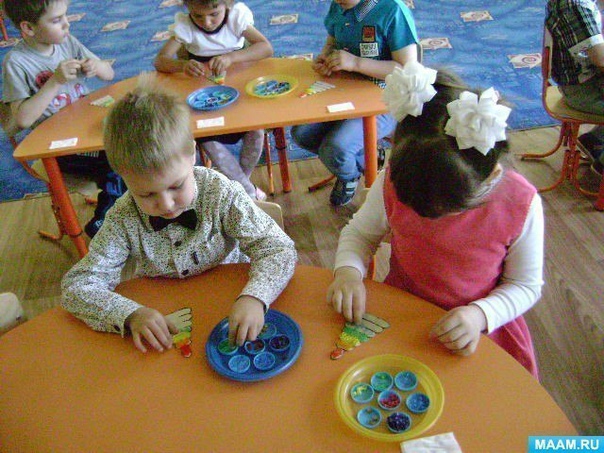 Мозаика из нарезанных коктейльных трубочек Мозаика из нарезанных коктейльных трубочек