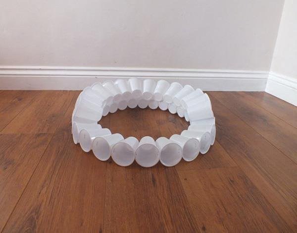 Снеговик из пластиковых стаканчиков