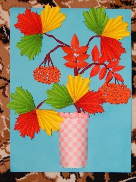 Объемные поделки из цветной бумаги.