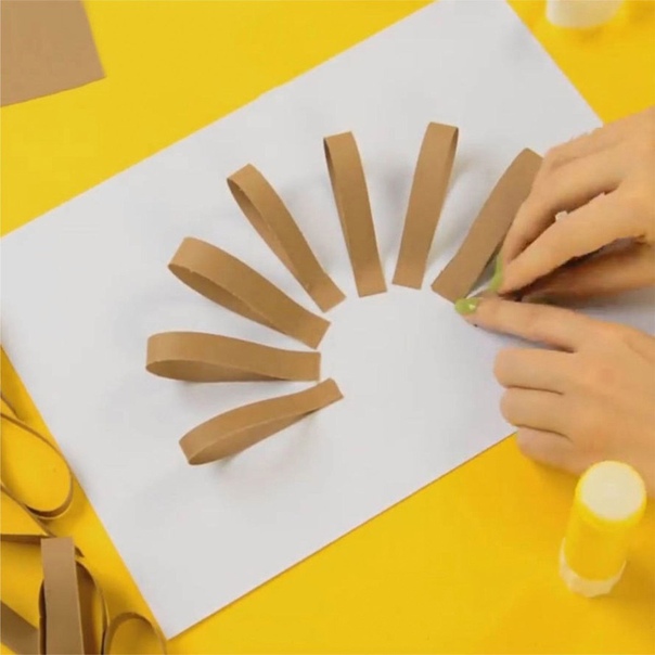  ежик из бумажных полосок.