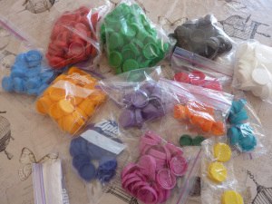 Змейки из пластиковых крышек