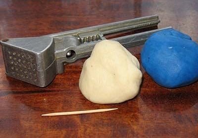 Лепим снеговика из солёного теста Лепим снеговика из солёного теста