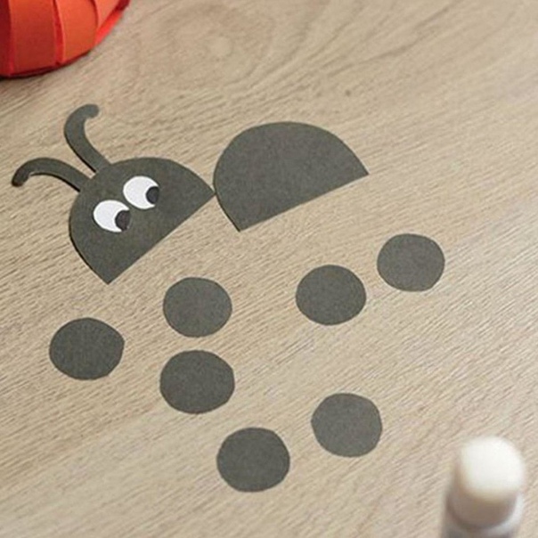 Оригинальная и простая поделка. божьи коровки. Оригинальная и простая поделка. божьи коровки.