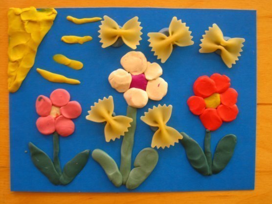 Поделки из макарон и пластилина