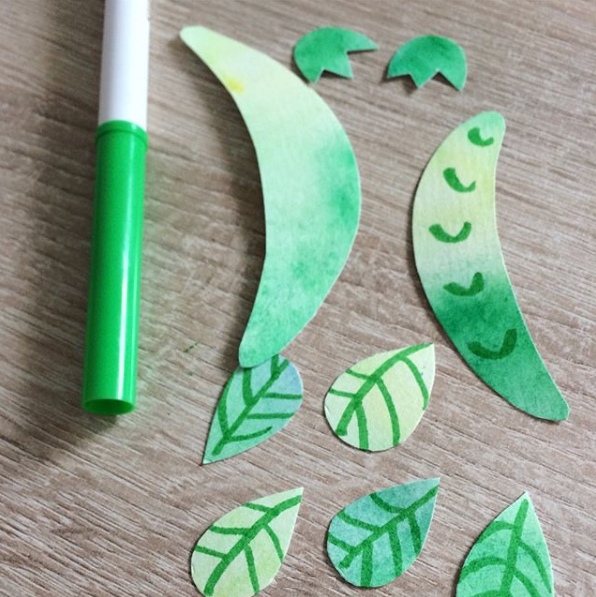 Лепим из пластилина. аппликация "зелёный горошек", выполненная из пластилина и цветной бумаги.
