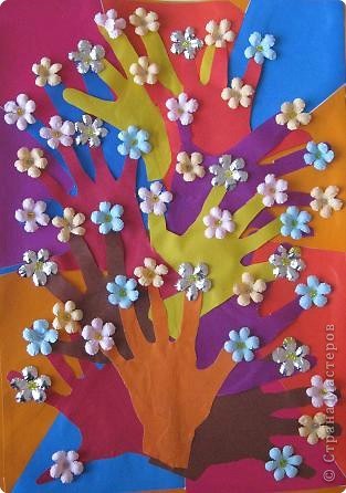 Занятия с детьми: лебедь и другие идеи из ладошек