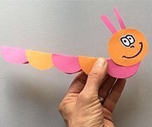 Гусеница из бумажных кружков Гусеница из бумажных кружков