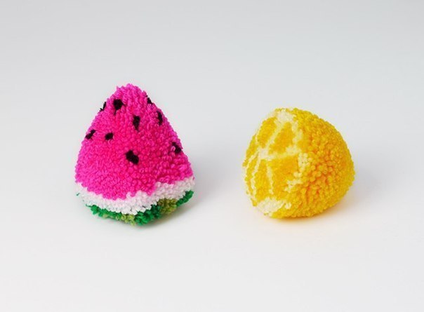 Фрукты из помпонов