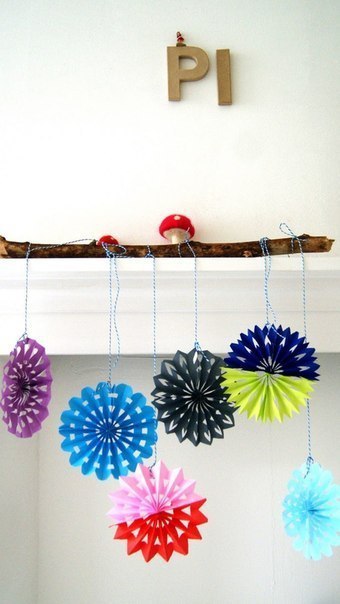 Яркие объемные снежинки