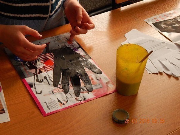 Лебеди из бумажных ладошек