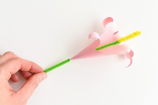 Лилия из ладошек