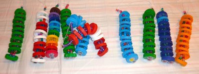 Змейки из пластиковых крышек